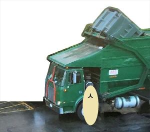 ゴミ収集車:ゴミを車へ投入 ゴミ収集車:ゴミを車へ投入