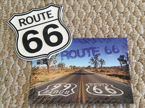 Route 66のマグネットと絵葉書