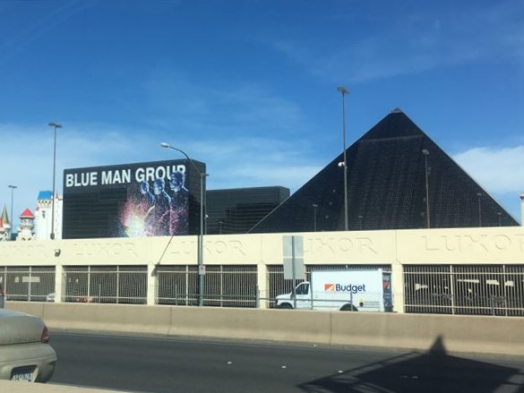Luxor Hotel & Casino（Freewayから）